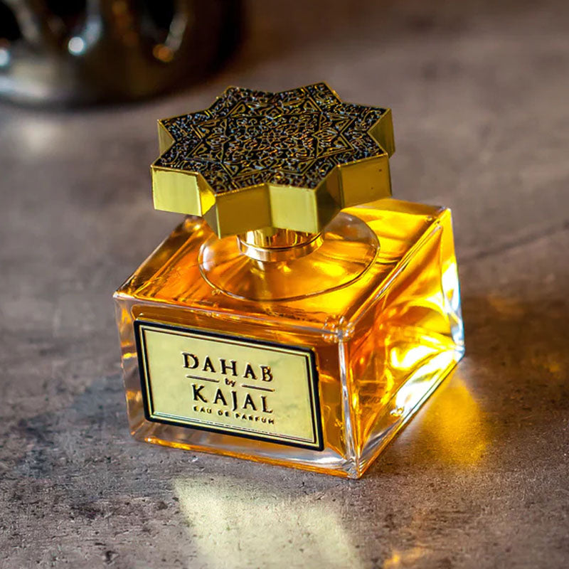 Descubre la esencia única de Dahab de Kajal Eau de Parfum, Dubai, arabe, oriental, un perfume 100% original con envío gratuito a todo Colombia. Sumérgete en una experiencia olfativa, seductora y duradera, con una exquisita fusión de notas tropicales y exóticas.