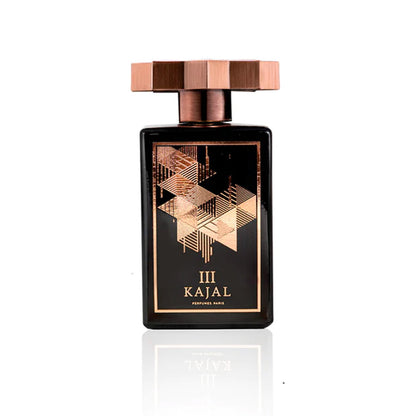 Descubre la esencia única de Kajal III de Kajal Eau de Parfum, Dubai, arabe, oriental, un perfume 100% original con envío gratuito a todo Colombia. Sumérgete en una experiencia olfativa, seductora y duradera, con una exquisita fusión de notas tropicales y exóticas.