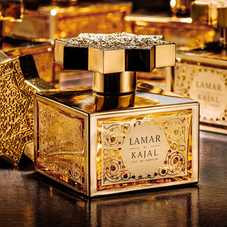 Descubre la esencia única de Lamar de Kajal Eau de Parfum, Dubai, arabe, oriental, un perfume 100% original con envío gratuito a todo Colombia. Sumérgete en una experiencia olfativa, seductora y duradera, con una exquisita fusión de notas tropicales y exóticas.