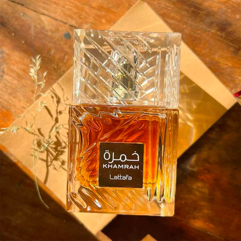 ¡Explora la esencia única de Khamrah de Lattafa Perfumes Dubai! Arabe, oriental. Este perfume 100% original, con envío gratis a toda Colombia, es una fragancia Aromática Especiada para Hombres y Mujeres que llega para deleitar tus sentidos en 2022.